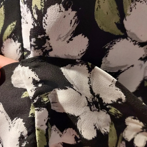 Evans Black, Green and White Floral Sleeveless Dress in Size 20 Made in Marocco - Picture 4 of 12